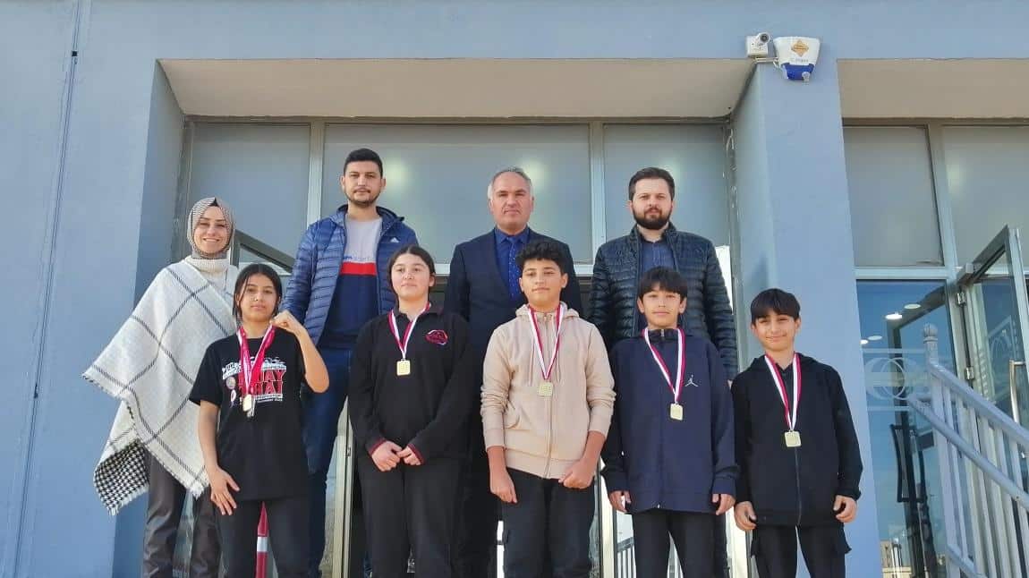 Şampiyon Olan Öğrencilerimize Ödülleri Verildi 