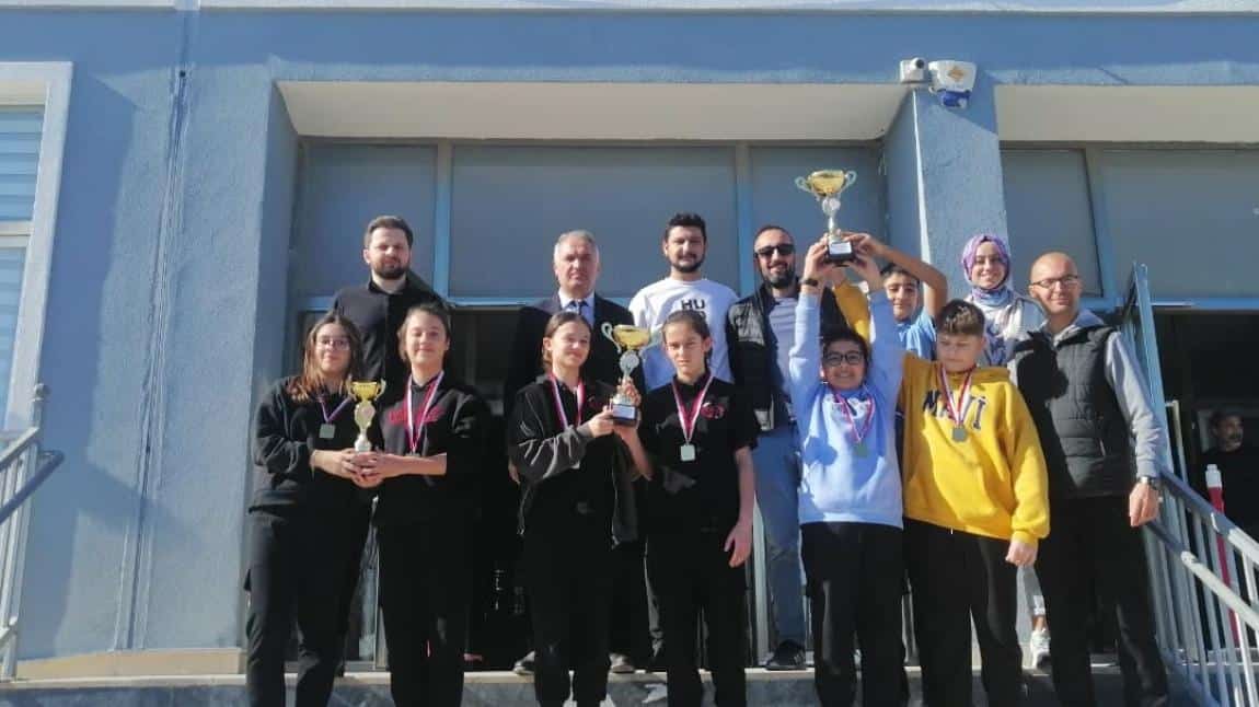Sportif Alanda Başarılı Olan Öğrencilere Ödülleri Verildi 