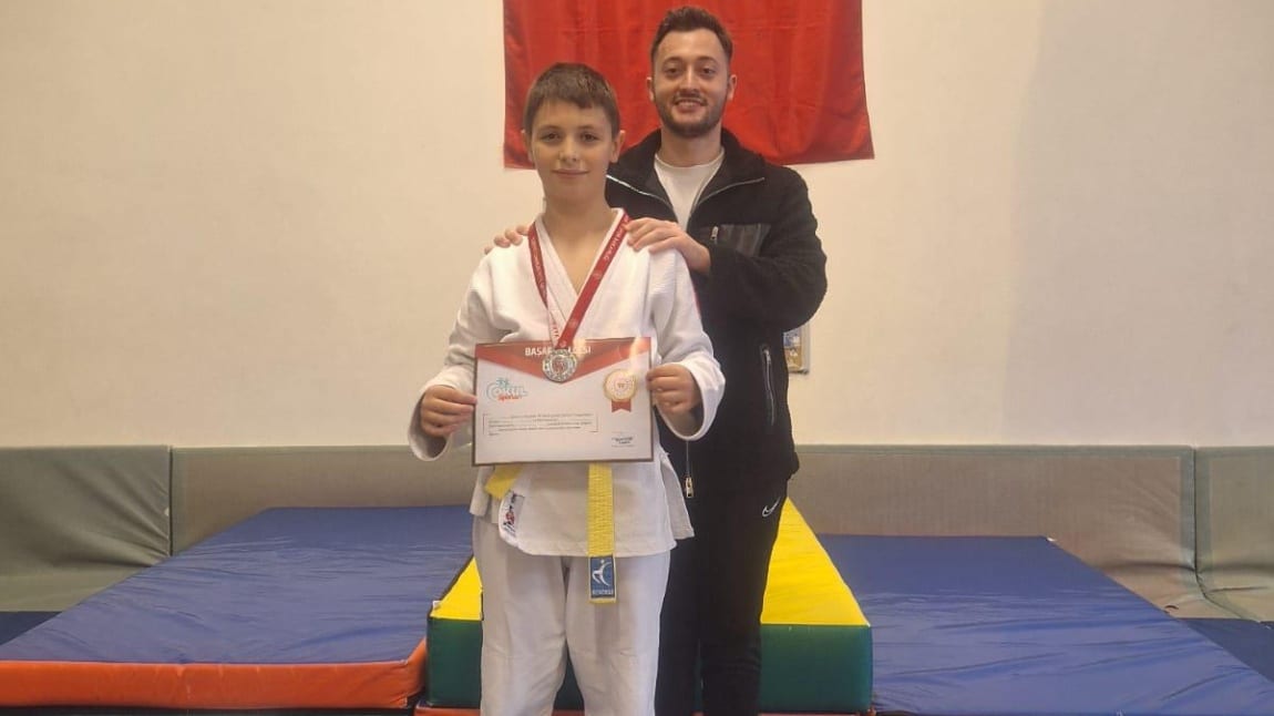 Öğrencimiz Deniz Çağan UYSAL Tekirdağ 46 kilo Judo il ikincisi olmuştur. 